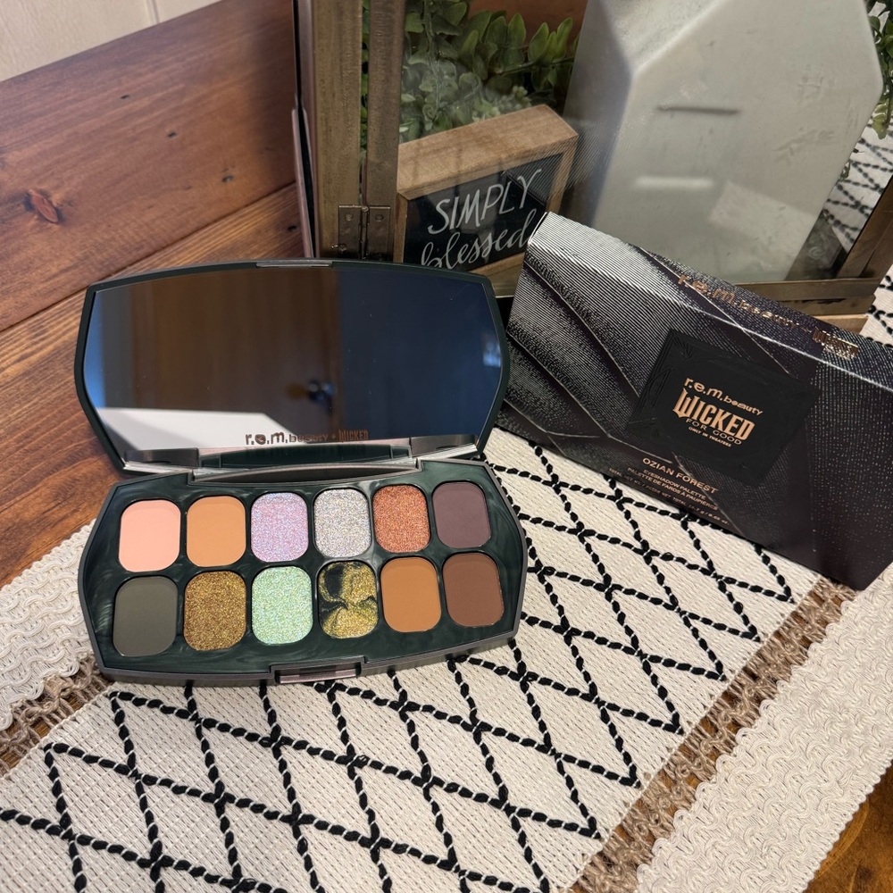 New rem beauty Wicked Eyeshadow Palette - Picture 2 of 6
